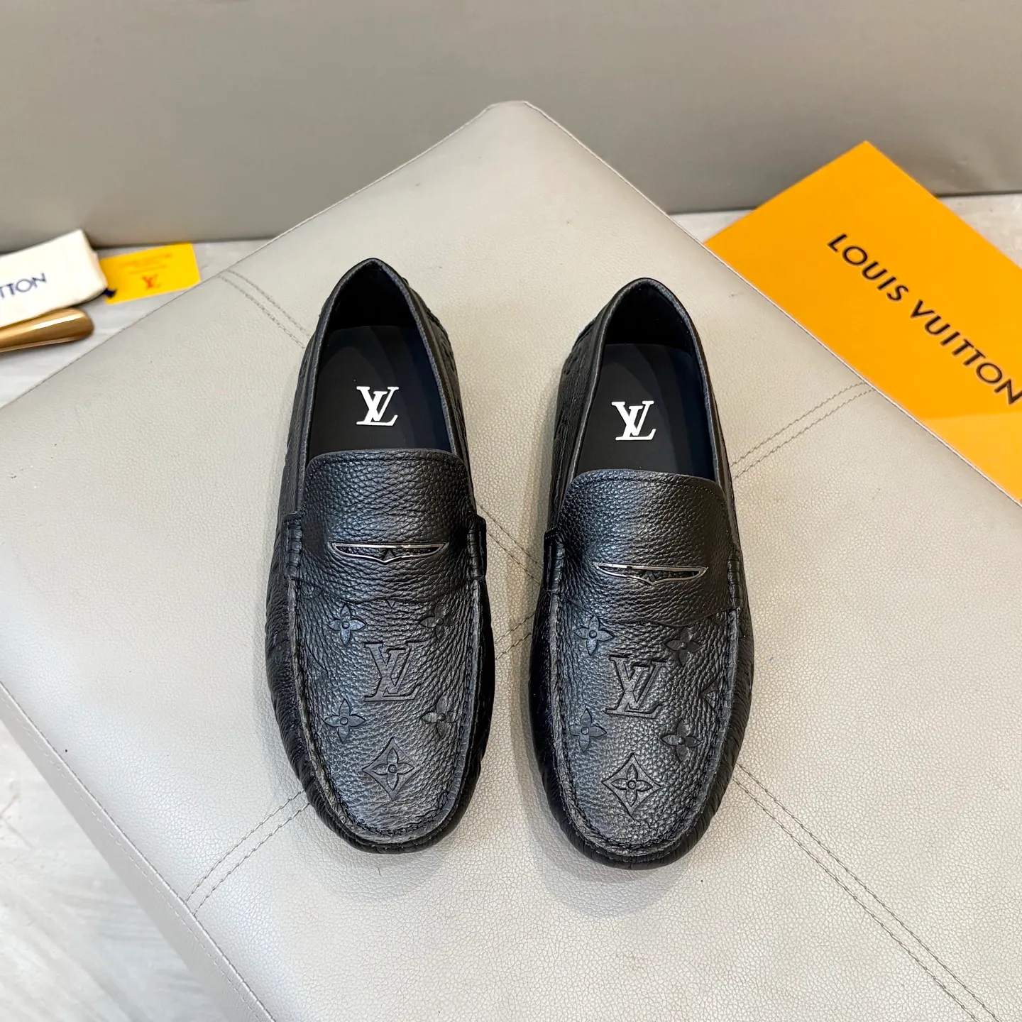 Factory price: 460💰LV men's beanie shoes 2025 official website synchronized <market top version> imported first layer litchi pattern/embossed ➕ black cowhide original packaging. Size 38-45